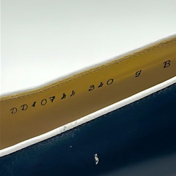 Salvatore Ferragamo Authentic Classic Navy/White Heel Shoes **Size 9B** - Picture 6 of 9